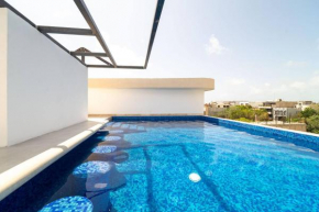 King Studio with Private Balcony, Rooftop Pool, Gym